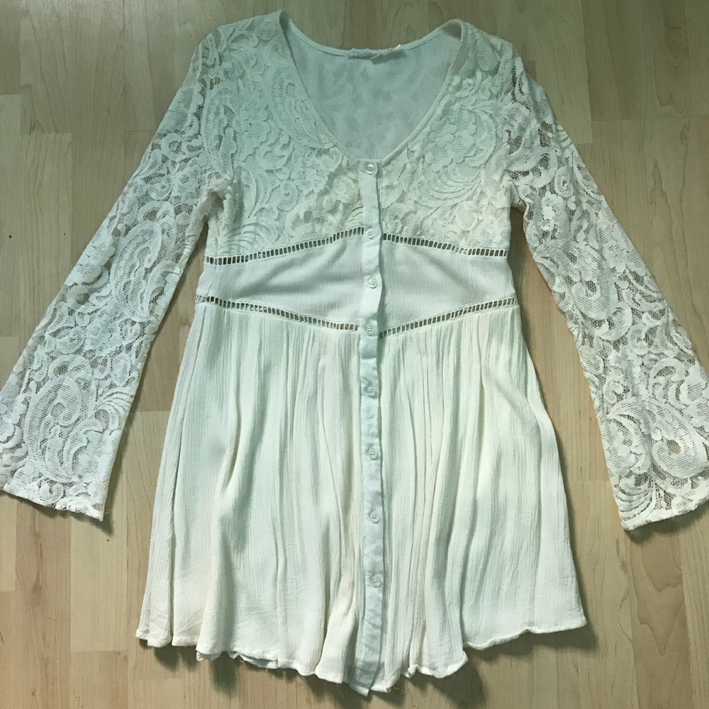 Off white lace blu pepper dress